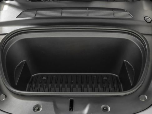 Used 2024 Tesla Model Y Long Range image 47