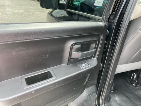 Used 2019 RAM 1500 Tradesman w/ Chrome Appearance Group RWD image 18