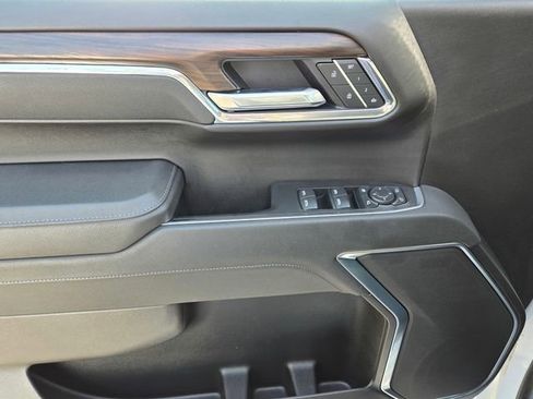 Used 2025 GMC Sierra 1500 SLT AWD/4WD image 18