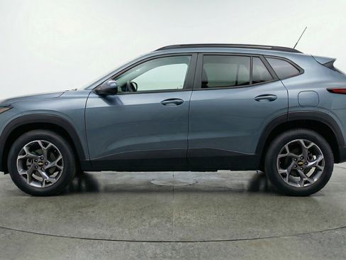 Used 2025 Chevrolet Trax LT image 5