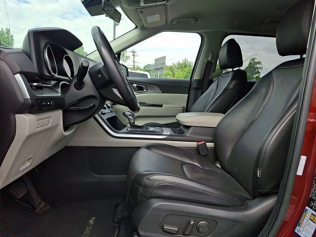 Used 2024 Kia Carnival LX FWD image 14