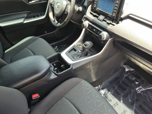 Certified 2022 Toyota RAV4 XLE w/ Convenience Package FWD image 15