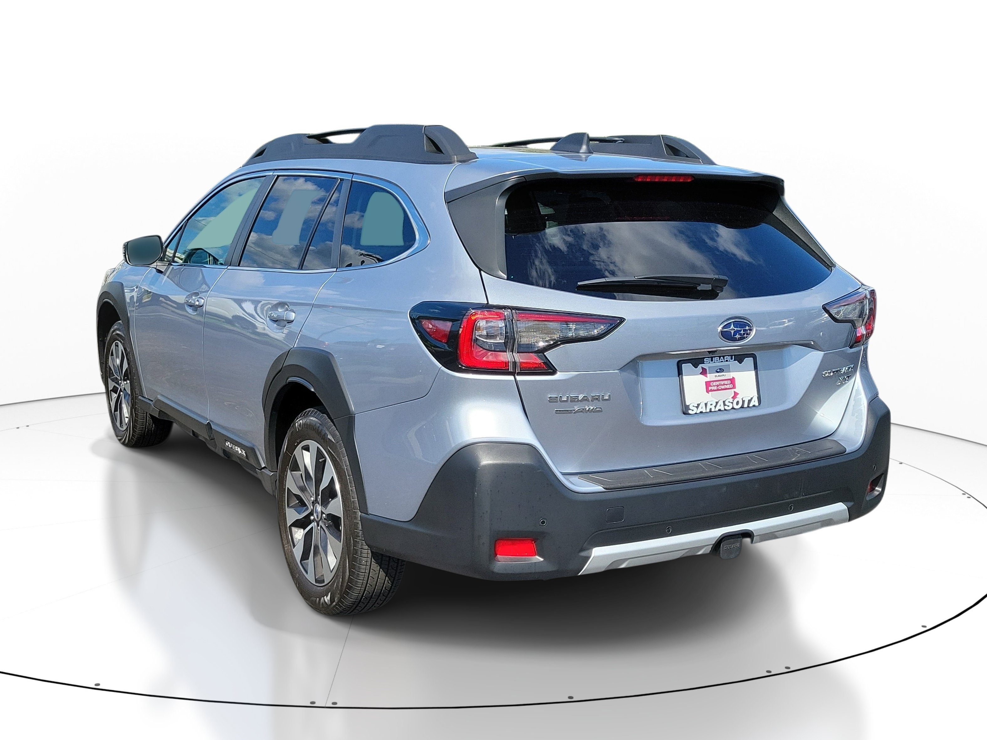 Certified 2025 Subaru Outback Limited XT AWD/4WD image 4
