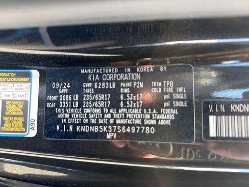 Used 2025 Kia Carnival FWD image 29