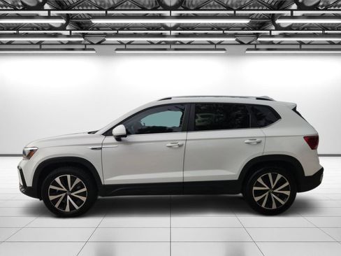Used 2022 Volkswagen Taos SE FWD image 6