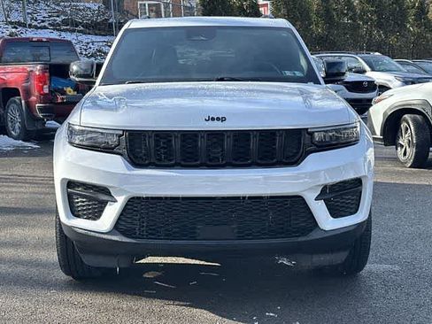 Used 2025 Jeep Grand Cherokee Altitude image 28