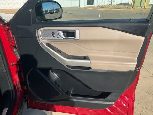 Used 2023 Ford Explorer Limited image 34