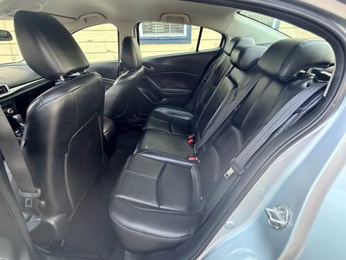 Used 2018 MAZDA MAZDA3 Touring image 16