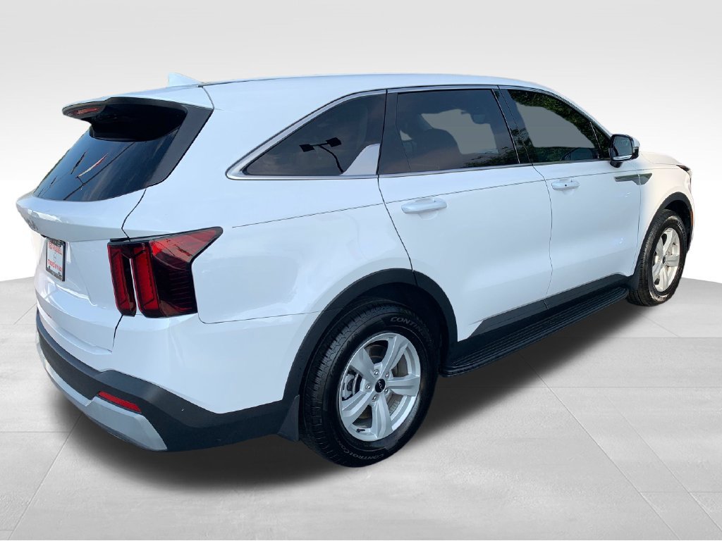 Used 2025 Kia Sorento LX FWD image 5