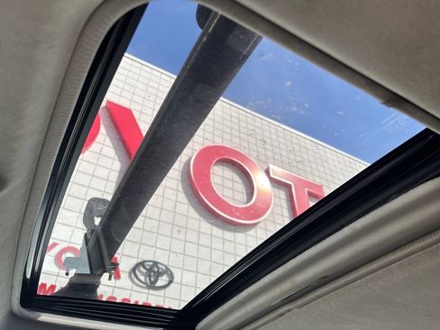 Used 2020 Toyota RAV4 XLE Premium image 13