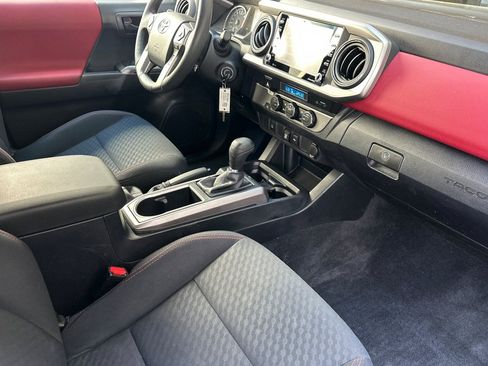 Used 2022 Toyota Tacoma SR5 image 18