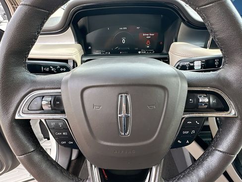Used 2022 Lincoln Nautilus FWD w/ Premium Package image 37
