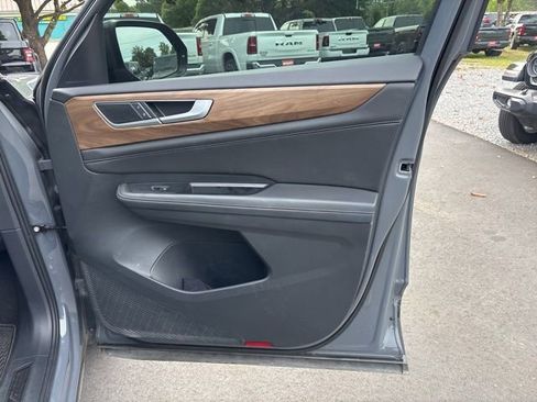 Used 2025 Volkswagen Atlas SE w/ Panoramic Sunroof Package image 15