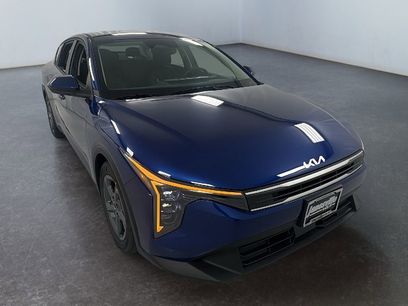 New 2025 Kia K4 LXS