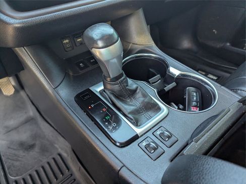 Used 2019 Toyota Highlander XLE image 22