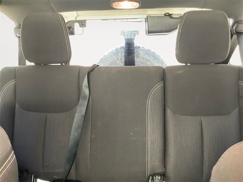 Used 2016 Jeep Wrangler Unlimited Sahara w/ Connectivity Group image 12