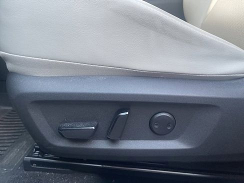 Used 2024 Nissan Rogue SV w/ SV Premium Package image 19