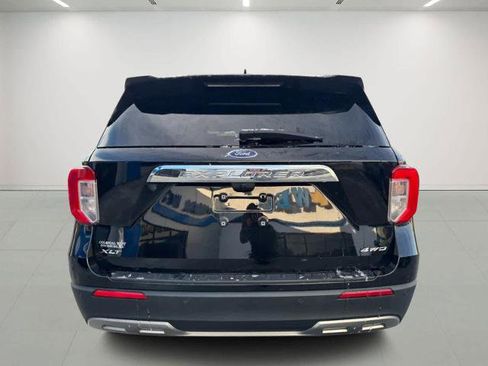 Used 2022 Ford Explorer XLT w/ Equipment Group 202A image 6