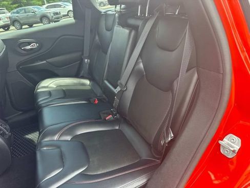 Used 2021 Jeep Cherokee Trailhawk AWD/4WD image 15