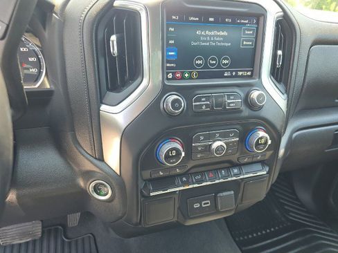 Used 2022 Chevrolet Silverado 1500 LT image 32