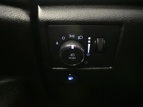 Used 2021 Jeep Grand Cherokee Altitude image 31