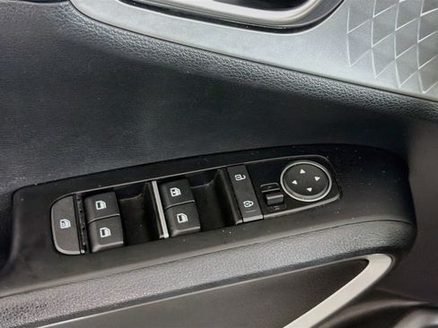 Used 2025 Kia Soul LX w/ LX Technology Package FWD image 15