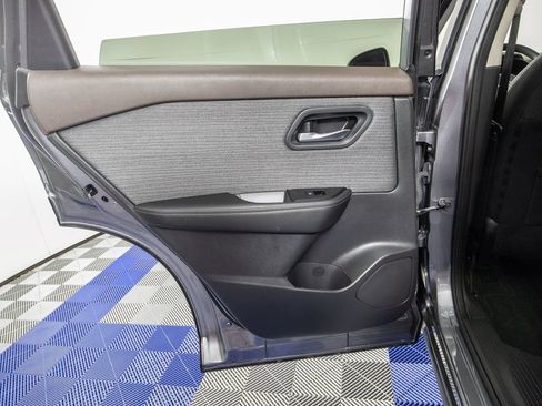 Used 2022 Nissan Rogue SV image 14