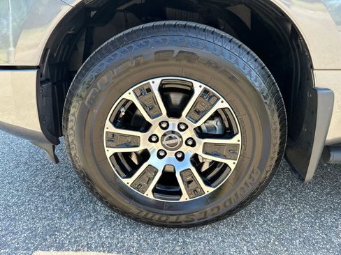 Used 2024 Nissan Titan SV w/ SV Convenience Package image 9