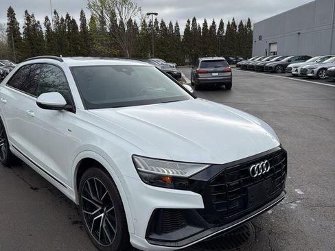 Used 2020 Audi Q8 Prestige w/ Prestige Package image 4