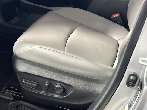 Used 2025 Toyota Sienna XLE image 15