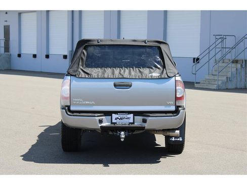Used 2015 Toyota Tacoma 4x4 Double Cab w/ TRD Sport Package image 3