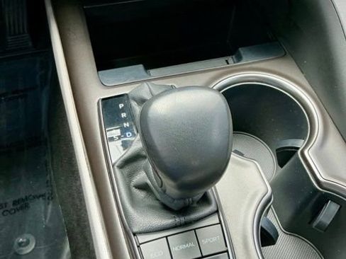 Used 2022 Toyota Camry SE FWD image 17