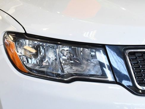 Used 2018 Jeep Compass Latitude w/ Popular Equipment Group AWD/4WD image 4