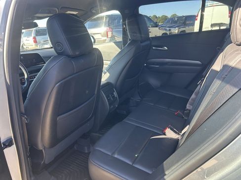 Used 2024 Cadillac XT4 Premium Luxury image 9