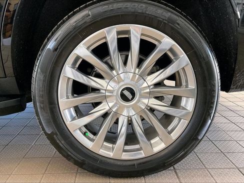 Used 2024 Cadillac Escalade Premium Luxury RWD image 34