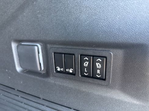 Used 2022 Chevrolet Tahoe RST w/ Luxury Package image 15