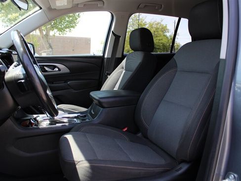 Used 2020 Chevrolet Traverse LT w/ Driver Confidence II Package AWD/4WD image 13