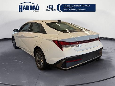 Certified 2024 Hyundai Elantra SEL FWD image 3