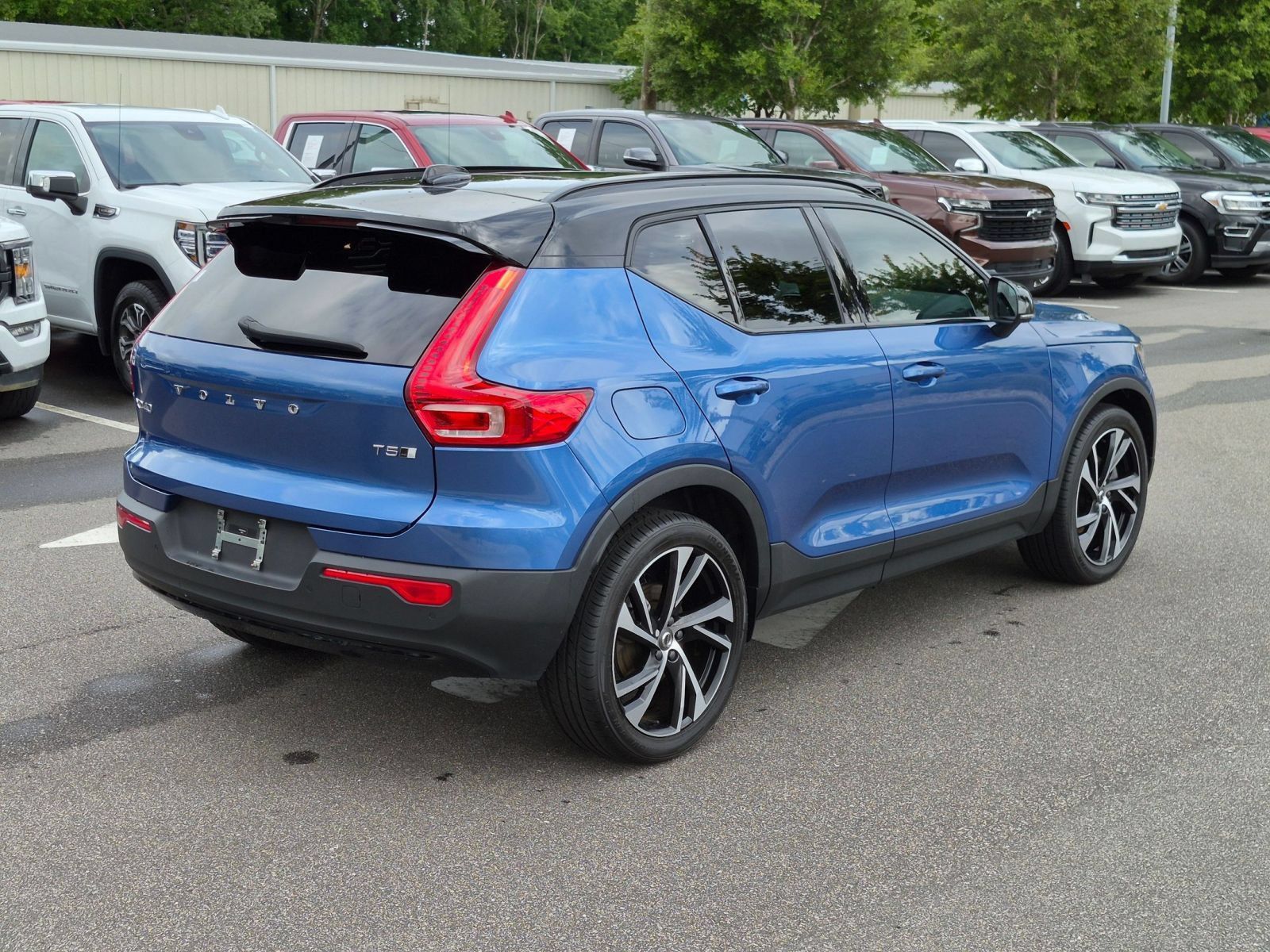 Used 2021 Volvo XC40 T5 R-Design w/ Climate Package AWD/4WD image 3