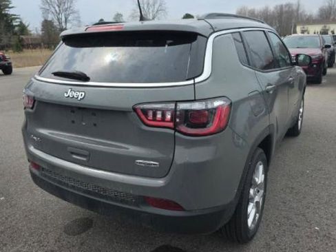 Used 2023 Jeep Compass Latitude image 9
