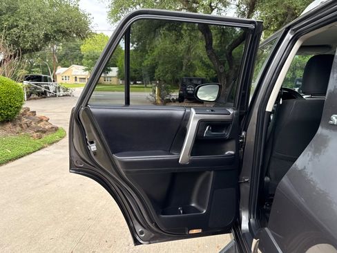 Used 2018 Toyota 4Runner SR5 image 34