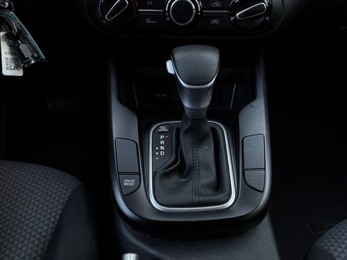Used 2025 Kia Soul LX w/ LX Technology Package FWD image 21