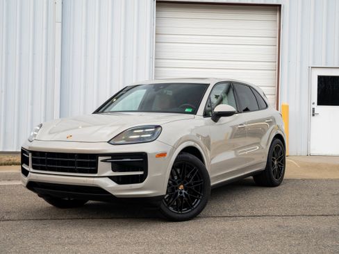 Certified 2024 Porsche Cayenne S image 1