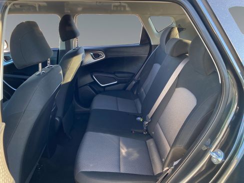 Used 2025 Kia Soul LX image 13