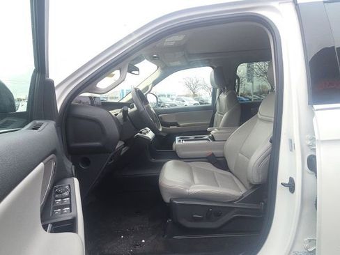 Used 2025 Ford Expedition Active image 26