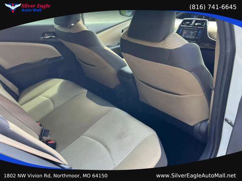 Used 2017 Toyota Prius Two w/ Prius Two Safety Plus Package FWD image 10