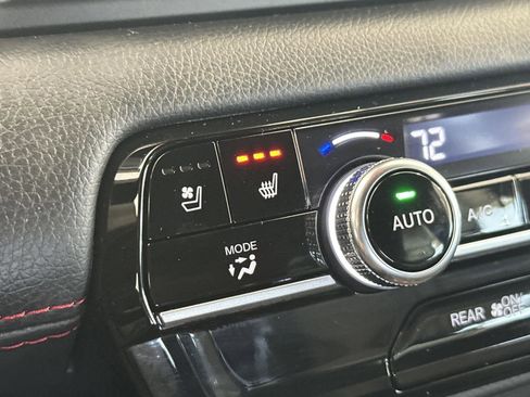 Certified 2025 Honda Pilot Black Edition image 21