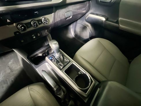 Used 2018 Toyota Tacoma SR5 image 25