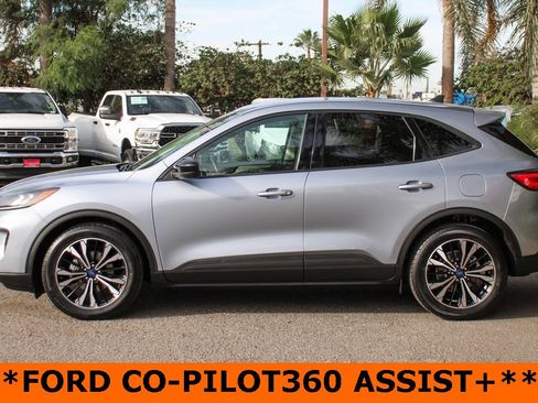 Used 2022 Ford Escape SE w/ SE Sport Appearance Package image 5