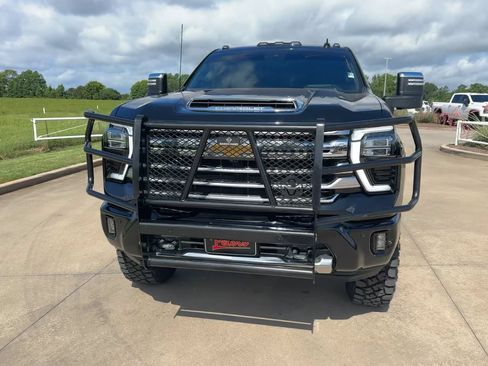 Used 2024 Chevrolet Silverado 2500 High Country w/ High Country Premium Package AWD/4WD image 4
